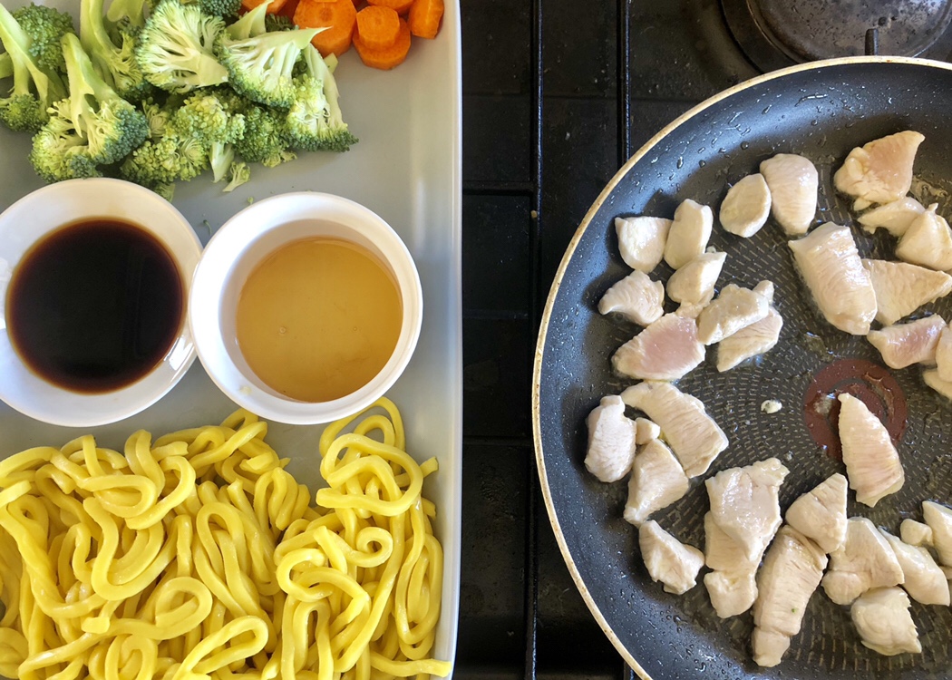 hokkien noodles w chicken + broccoli + carrots | healthy kids dinner ...